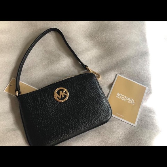 MICHAEL KORS “Fulton” Black Leather Wristlet - Picture 5 of 5